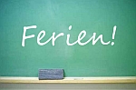 Bild Tafel mit dem Schriftzug "Ferien!"